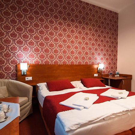 Hotel U Kaple Дечин Екстер'єр фото