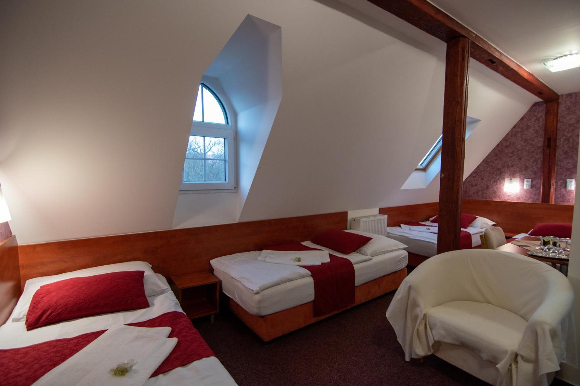Hotel U Kaple Дечин Екстер'єр фото