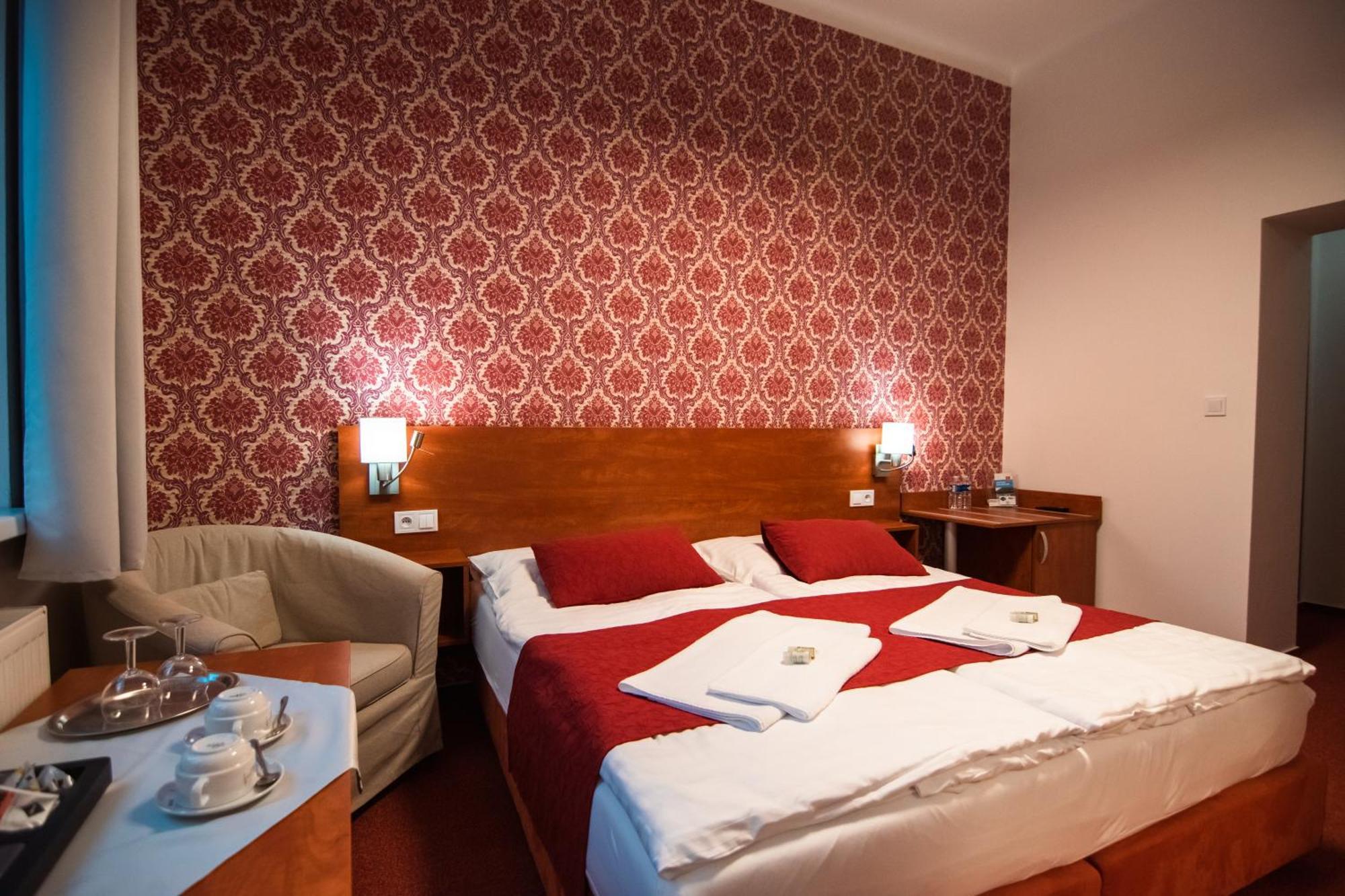 Hotel U Kaple Дечин Екстер'єр фото